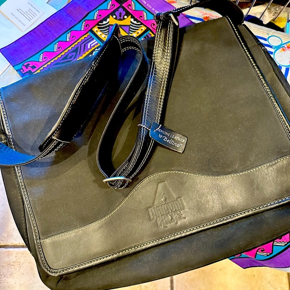 NWOT AZ DBacks Deluxe Leather Messenger Bag - Picture 1 of 5